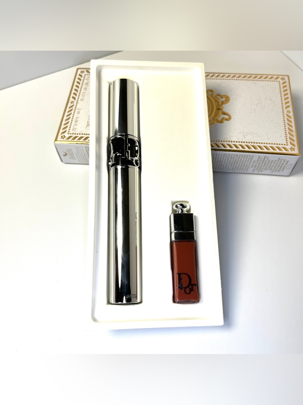 Dior Holiday Gift Set - Full Size Overcurl Mascara + Mini Plumping Lip Gloss - Picture 5 of 14